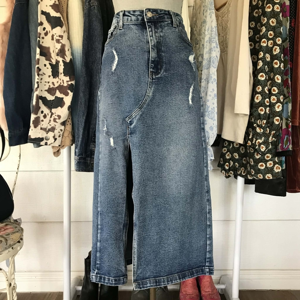 VBRT Blue Denim Distressed High Rise NWOT Skirt Womens Size Medium